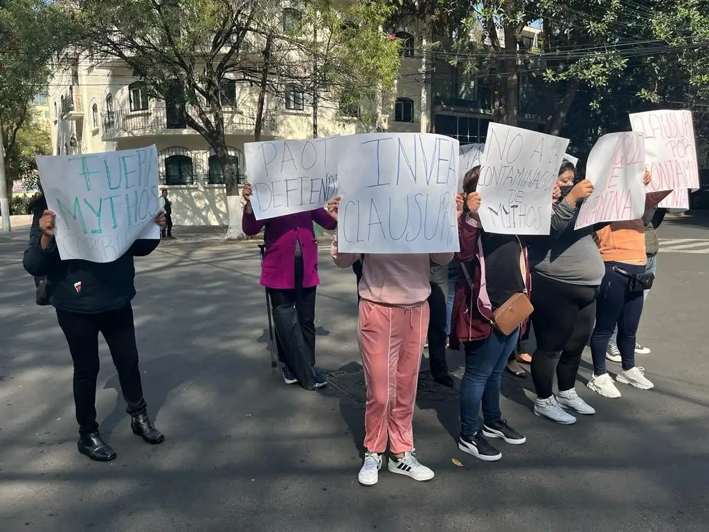 Vecinos de la colonia Polanco protestan para exigir el cierre del restaurante Mythos, ubicado en calle de Newton 7, porque no tiene licencia de funcionamiento, en la alcaldía Miguel Hidalgo, Ciudad de México, el 23 de octubre de 2023. Foto María Luisa Severiano


