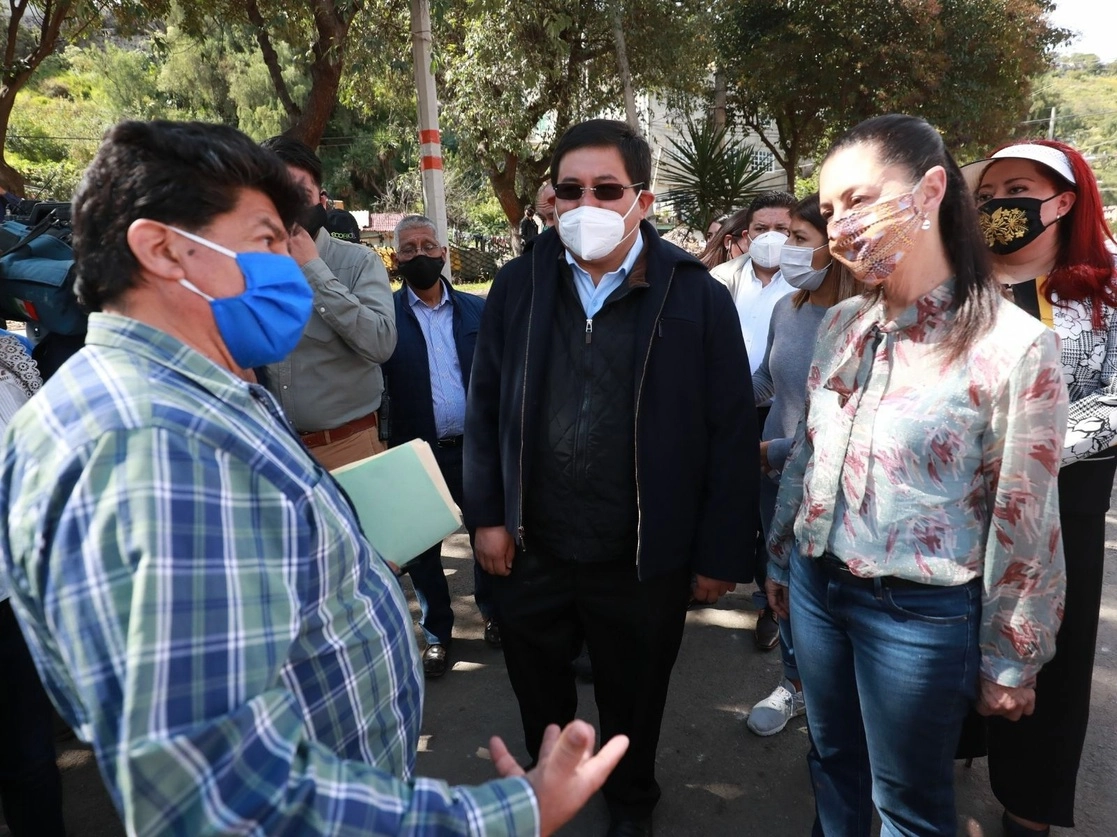 El fin de semana Claudia Sheinbaum, jefa del Gobierno de la Ciudad de México, supervisó las obras viales de San Gregorio Atlapulco, en la alcaldía Xochimilco. Foto Luis Castillo