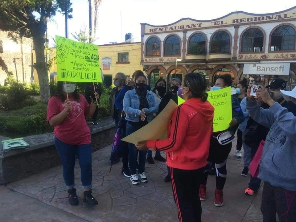 Los colonos de la Ex Hacienda de Paula en Temascalapa, Edomex, piden al ayuntamiento los dote de servicios básicos, el 14 de julio de 2021. Foto La Jornada 