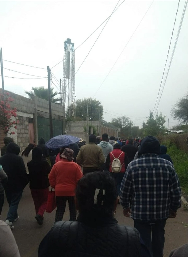Pobladores de Pozo Grande tomaron el predio donde se ubica un pozo profundo para extracción de agua. Foto La Jornada