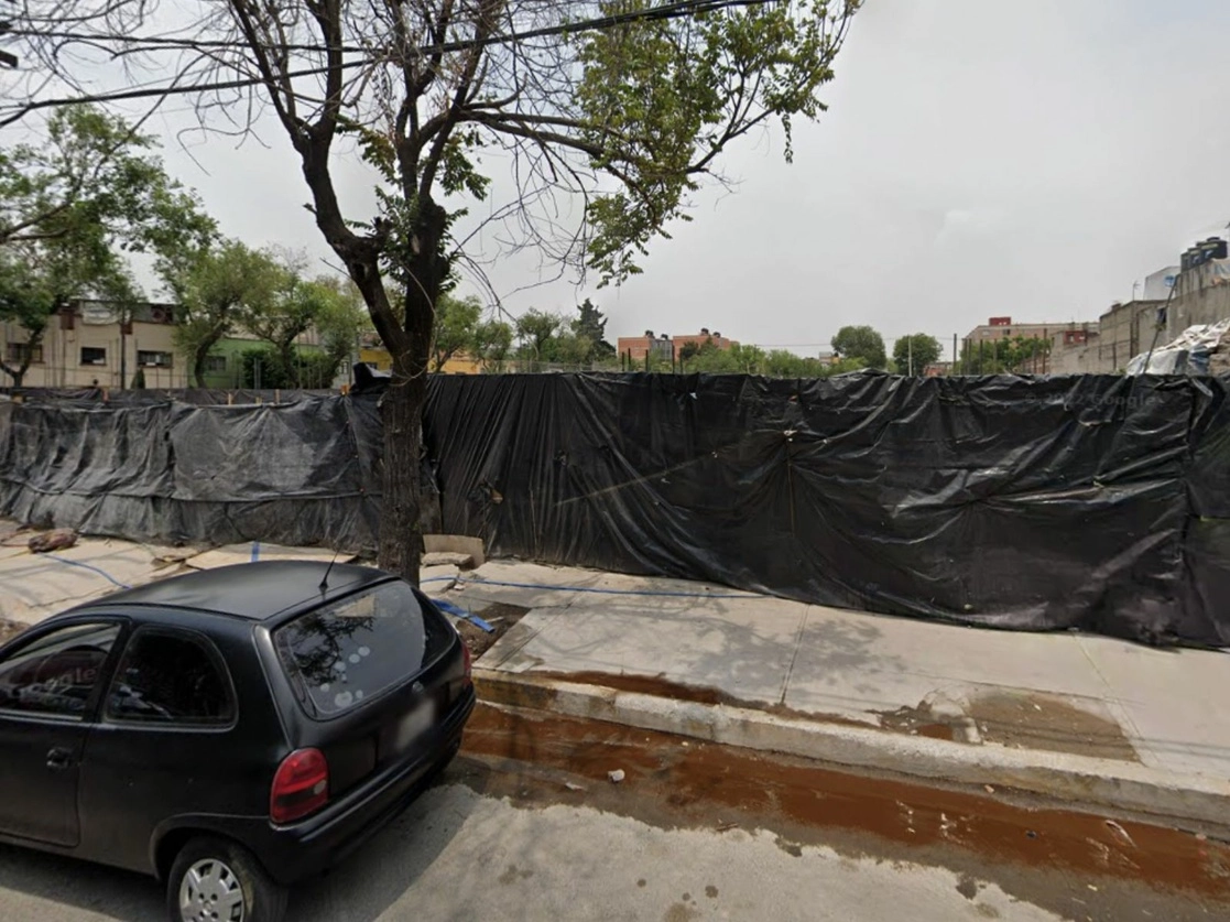 El inmueble de Tetrazzini 88, colonia Peralvillo, en Cuauhtémoc, donde se lleva a cabo un proyecto de 240 viviendas. Foto tomada de Google Street View