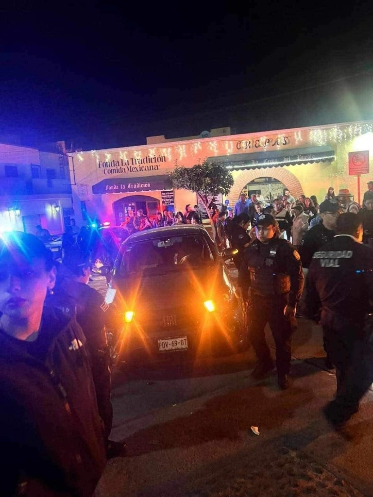 Los policías lograron la detención del conductor y su acompañante, quienes fueron puestos a disposición del Ministerio Público de Cuautitlán Izcalli. Foto 'La Jornada'