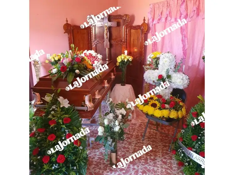 El funeral de Luis Martín Sánchez se realiza en el poblado de San Miguel, en Nayarit, el 9 de julio de 2023. Foto ‘La Jornada’