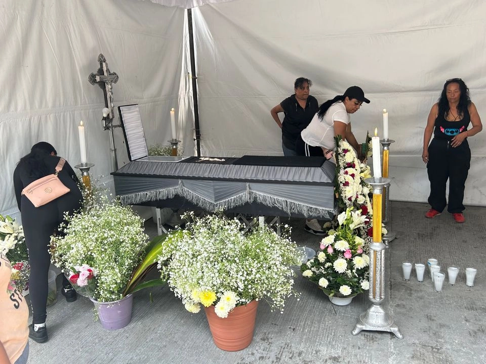 Familiares acusan que hay opacidad en el caso pues aunque el cuerpo de la mujer fue hallado en las instalaciones policiacas no les han dado ningún informe. Foto