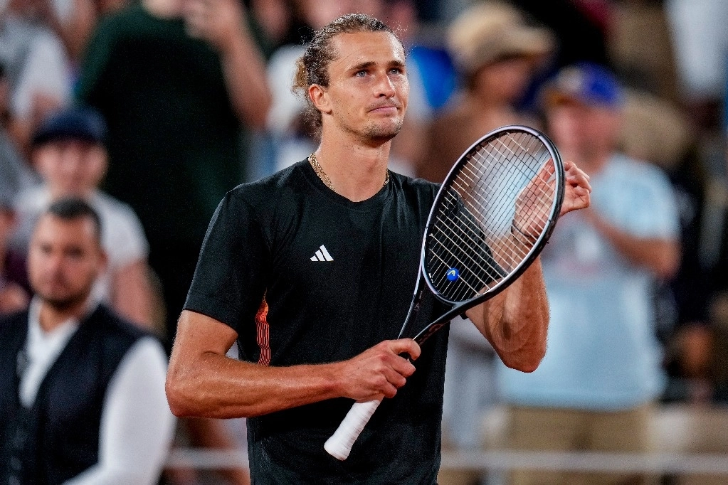 Alexander Zverev de Alemania celebra su victoria sobre Jaume Munar de España durante la competición de tenis individual masculino en los Juegos Olímpicos de Verano de 2024,  en París, Francia, el 28 de julio de 2024. Foto Ap