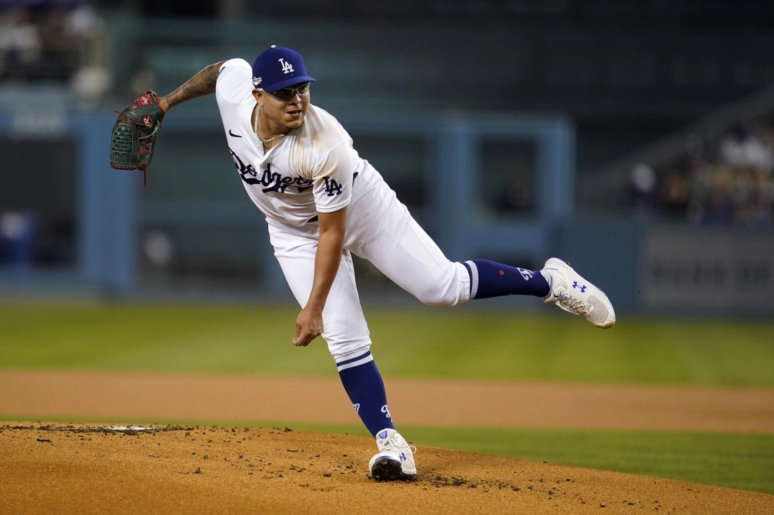 El lanzador mexicano Julio Urías en el encuentro de ayer entre los Dodgers de Los Ángeles contra los Padres de San Diego. Foto Ap