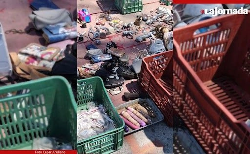 Los productos se exponen al nivel de piso, junto con mercancías sucias. 