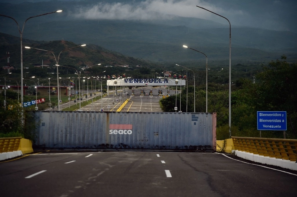 El Puente Internacional Atanasio Girardot permanece cerrado siguiendo instrucciones del presidente de Venezuela, Nicolás Maduro, en Cúcuta, Colombia, el 10 de enero de 2025. Foto Afp