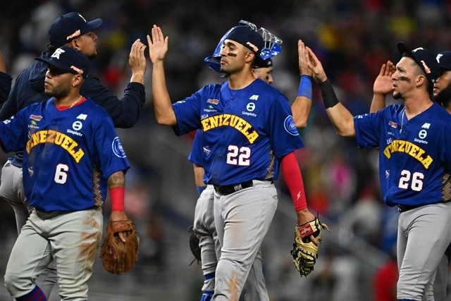 Jugadores de Venezuela al término del encuentro. Foto Afp
