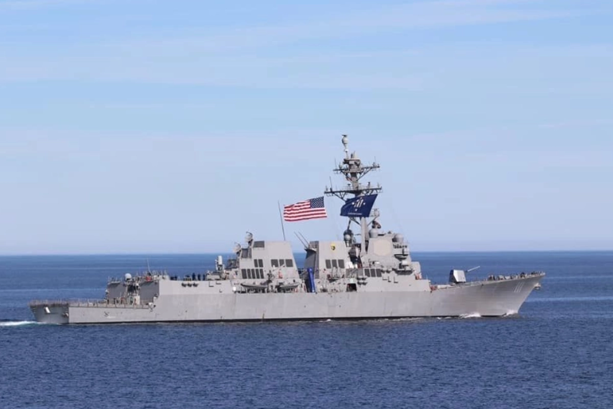 Imagen de un buque destructor de misiles guiados clase Arleigh Burke, de EU. 