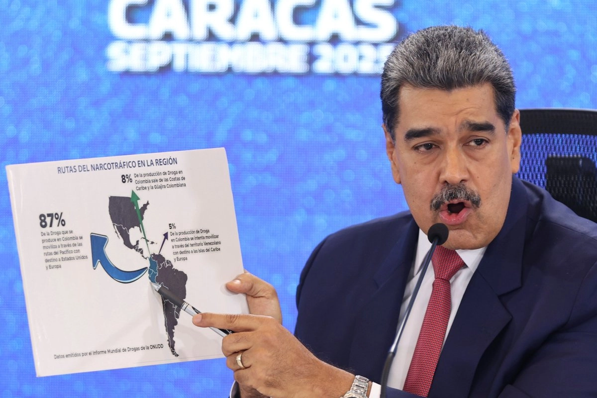 El presidente Nicolás Maduro advirtió este jueves durante una reunión con las centrales obreras venezolanas que si Estados Unidos llegara a consumar un cambio de régimen en el país "no se movería un alfiler y se declararía una huelga general insurreccional revolucionaria en las calles hasta que se retome el poder”. Foto 