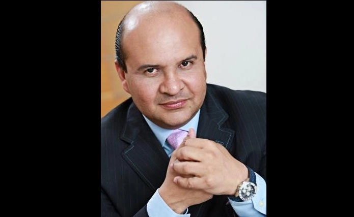 Un juez dictó prisión preventiva contra el periodista Roland Carreño, coordinador operativo del partido político del líder opositor Juan Guaidó, acusado de "conspiración", "financiamiento al terrorismo" y "tráfico ilícito de armas de guerra". Foto Facebook @rolandcarreno