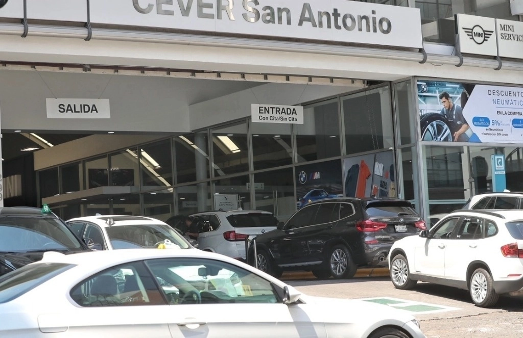 Venta de autos en la Ciudad de México. Foto Marco Peláez / Archivo