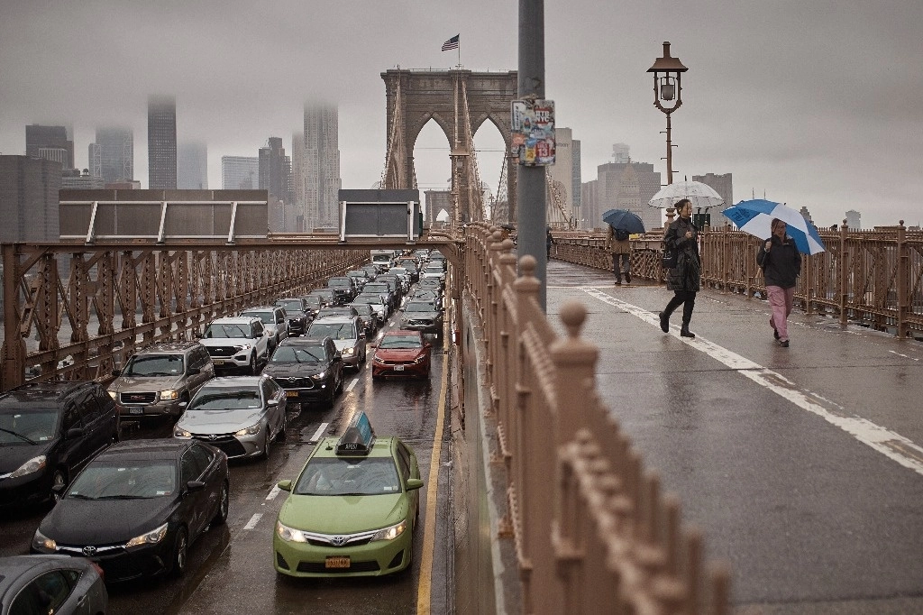 Automóviles en el Puente de Brooklyn, Nueva York. Foto Ap