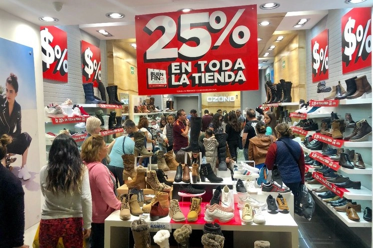Ventas por el Buen Fin en una plaza comercial de la capital del país. Foto Luis Castillo