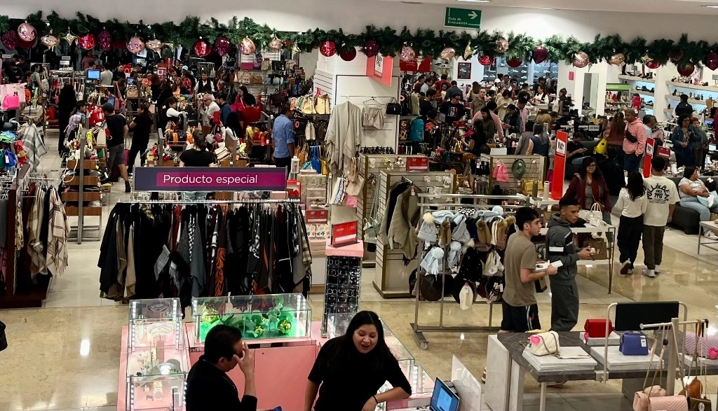 Compras durante el Buen Fin en una plaza de la Ciudad de México, en noviembre de 2023. Foto María Luisa Severiano