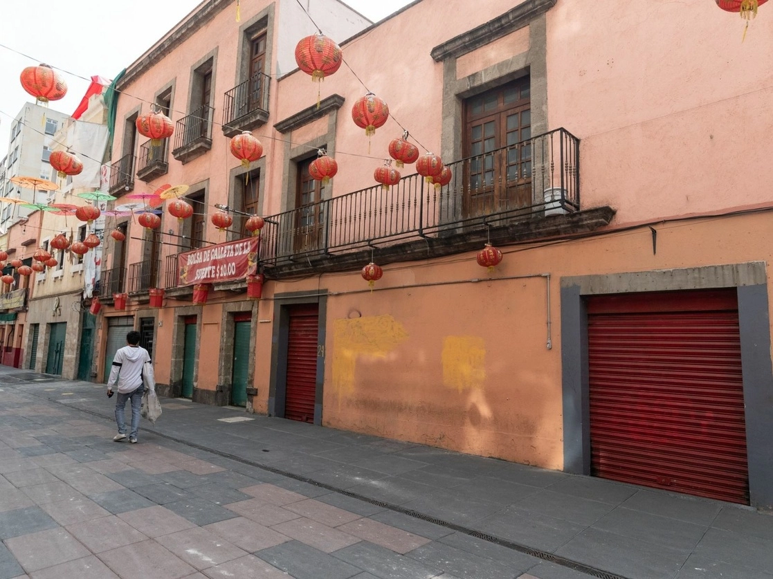 Comercios cerrados en el Barrio Chino, en el Centro Histórico de la Ciudad de México. Foto Pablo Ramos / Archivo