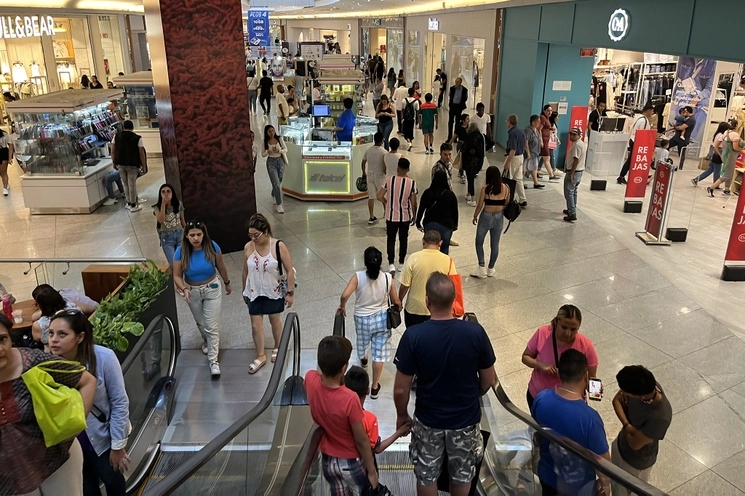 La ventas en las tiendas departamentales y de autoservicio aumentaron en durante julio. Foto María Luisa Severiano / Archivo
