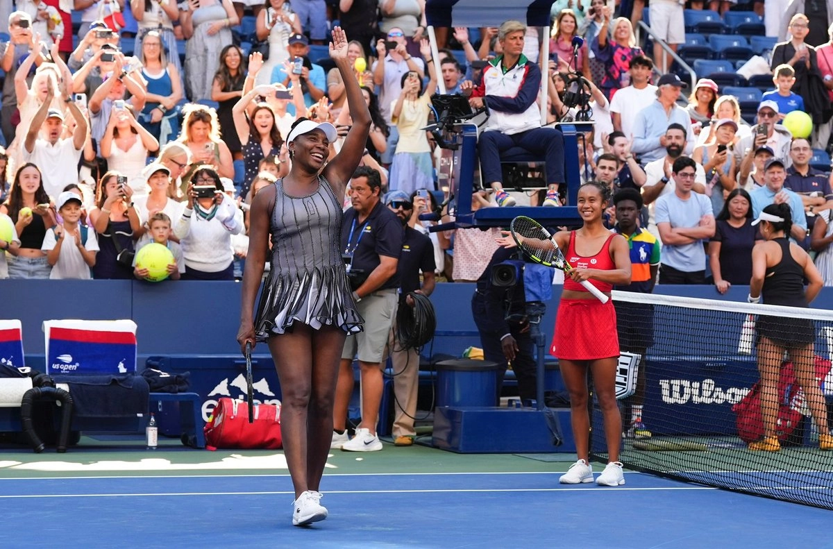 A sus 45 años, Venus Williams alcanzó los cuartos de final en dobles del Abierto de EU, junto a la canadiense Leylah Fernández. Foto tomada de X 