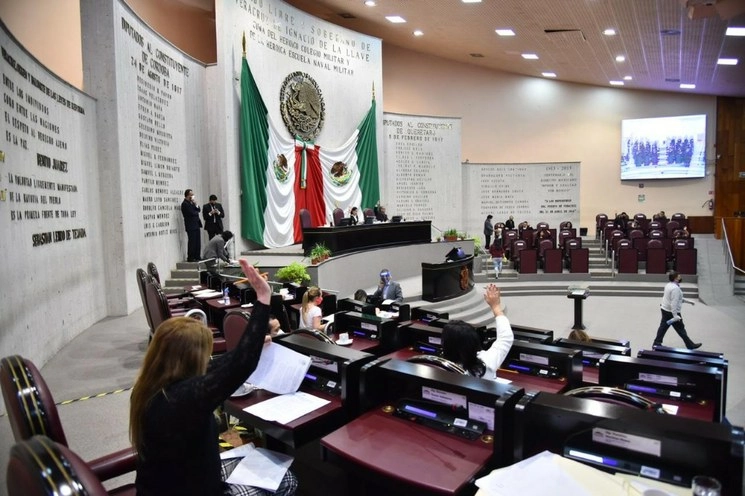 Los partidos de oposición se inconformaron. Foto @legisver