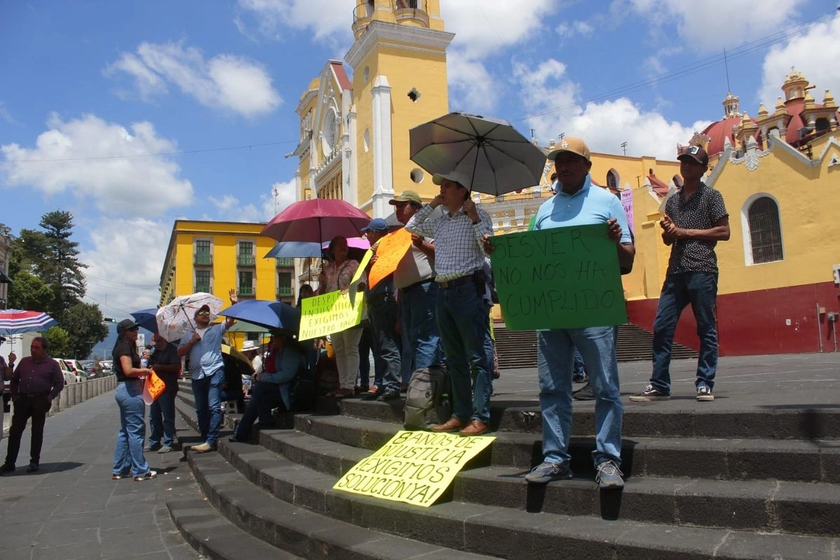 Vicente Sánchez, empleado del área de limpieza de un hospital de esa entidad, denunció que él y todos sus compañeros enfrentan pagos atrasados, además de malas condiciones laborales, como no tener seguridad social ni los insumos adecuados para realizar su trabajo. Foto