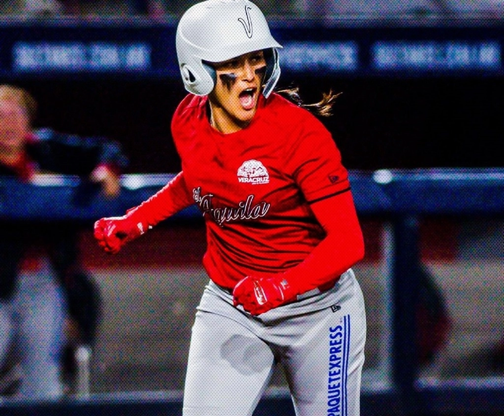 Con una gran actuación de la mexicana Diana Vizacarra, El Águila de Veracruz regresó con mayor fuerza después de haber perdido por 1-0. Foto @elaguilabeisbol