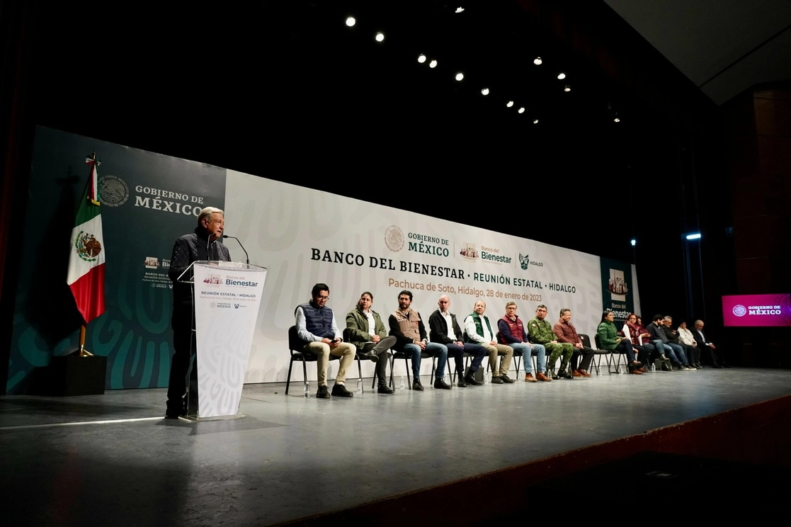 El presidente en reunión con servidores públicos de Hidalgo. Foto tomada de su perfil de twitter