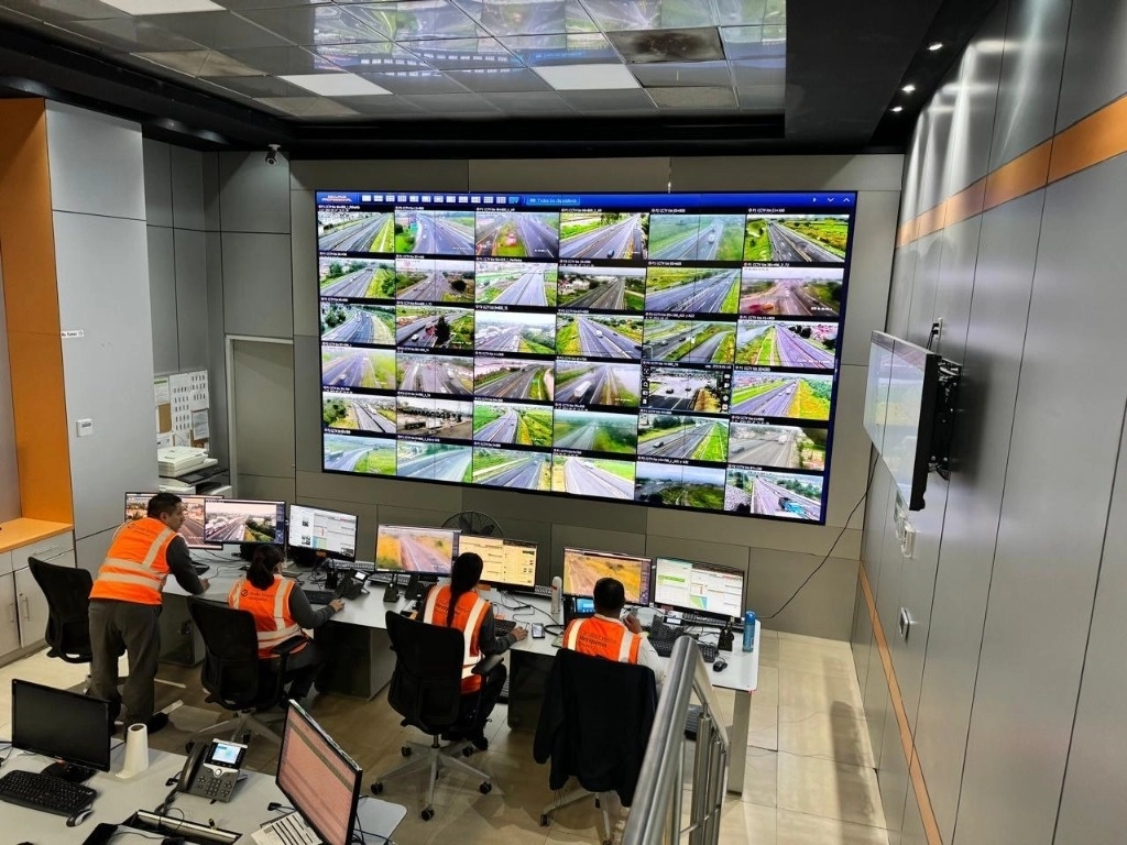 La Semov informó que fue integrado un grupo de Supervisores Externos de Operación para verificar que el Circuito Exterior Mexiquense y la Autopista Viaducto Bicentenario operen en óptimas condiciones. Foto La Jornada