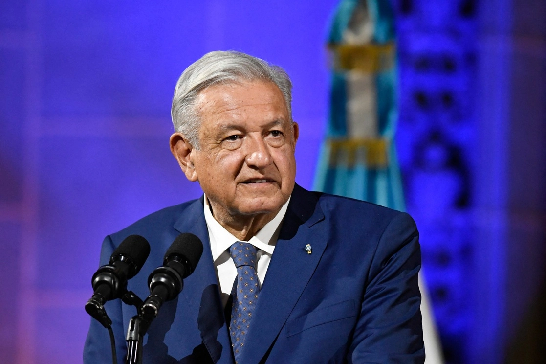 El presidente Andrés Manuel  López Obrador, ayer durante una conferencia de prensa ofrecida en Guatemala, tras reunirse con el presidente de aquel país, Alejandro Giammattei. Foto Afp