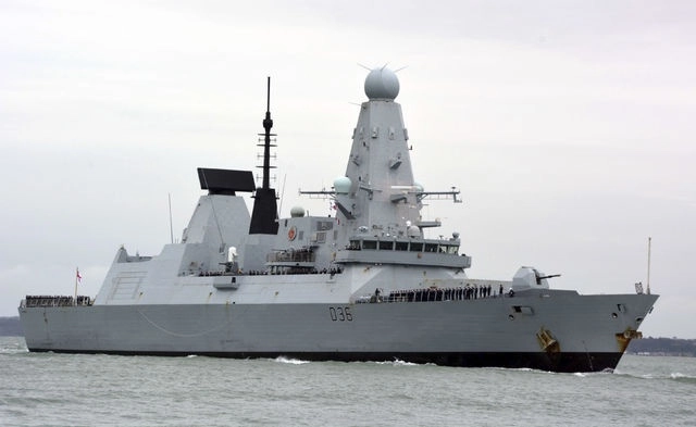 El destructor británico HMS Defender, en imagen de archivo. Foto Ap