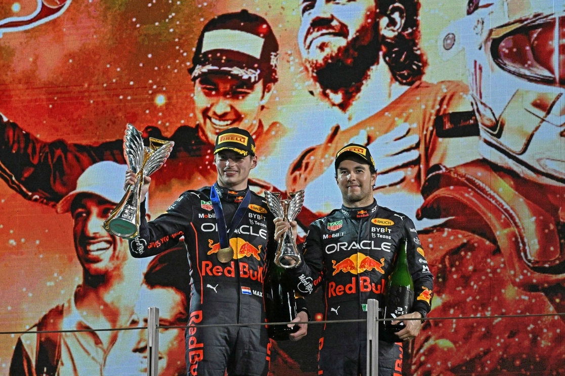 Max Verstappen y Sergio ‘Checo’ Pérez hicieron el 1-3 en el GP de Abu Dabi y en el campeonato de F1. Foto Afp