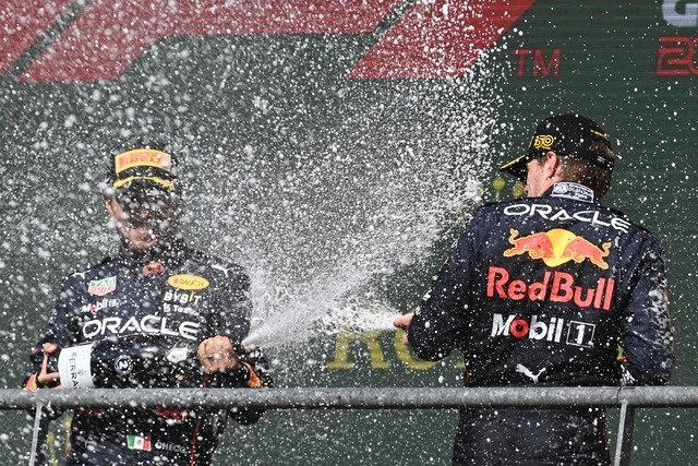 El neerlandés Max Verstappen conquistó el Gran Premio de Bélgica partiendo de la 14ª posición de la parrilla a causa de una sanción, y reforzó liderato en la general del Mundial de Fórmula 1. Foto Afp 
