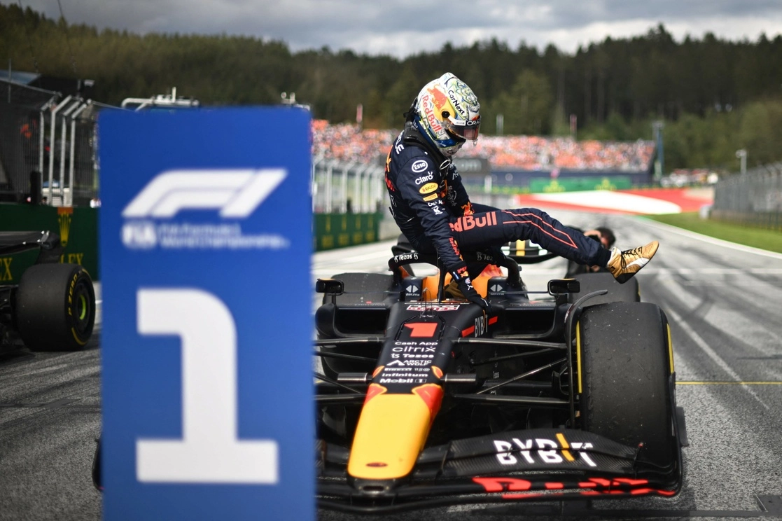 El piloto holandés de Red Bull, Max Verstappen, ganó la ‘pole position’ al imponerse en la prueba ‘sprint’ clasificatoria del GP de Austria. Foto Afp

