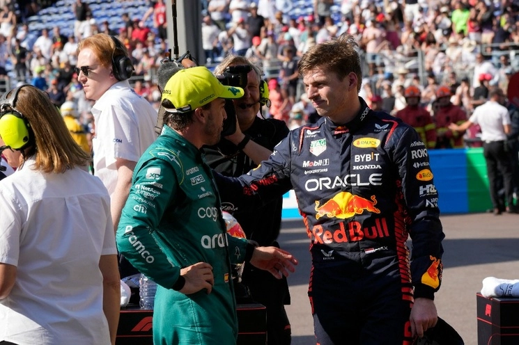 El piloto neerlandés Max Verstappen (Red Bull) logró la pole position del Gran Premio de Mónaco de Fórmula 1 al firmar el mejor tiempo de la sesión de clasificación, por delante del veterano español Fernando Alonso (Aston Martin), segundo del día. Foto Ap