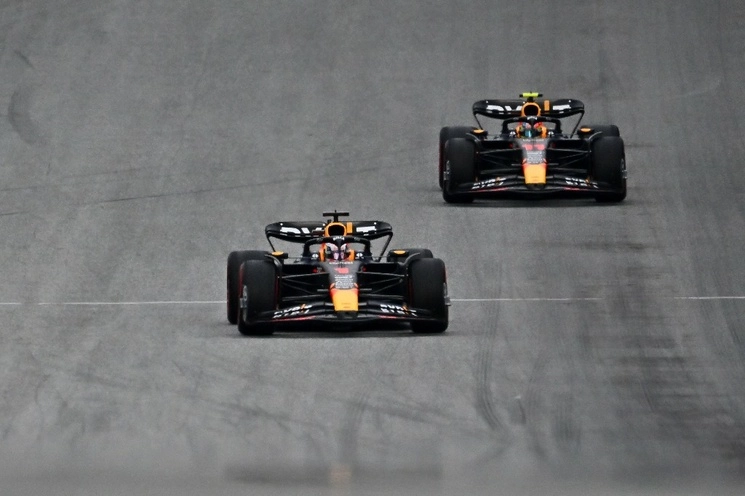 El líder del Mundial de Fórmula 1, Max Verstappen (Red Bull) firmó una sexta ‘pole position’ de nueve posibles esta temporada, superando por poco al monegasco Charles Leclerc (Ferrari), en Spielberg. Foto Afp
