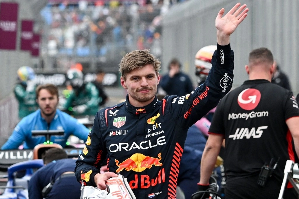 Max Verstappen, vigente campéon de la Fórmula 1, tras finalizar la sesión de clasificación del Gran Premio de Australia, donde se adjudicó la 'pole position'. Foto Afp.