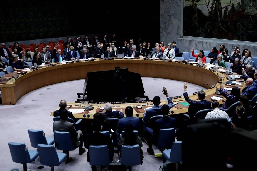 Los miembros del Consejo de Seguridad de las Naciones Unidas votan sobre una resolución que exige un alto el fuego y el acceso humanitario sin restricciones a Gaza, en la sede de la ONU en Nueva York, el 4 de junio de 2025. Foto