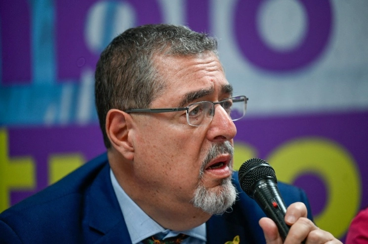 Bernardo Arévalo durante una conferencia en la Ciudad de Guatemala. Foto Afp / Archivo