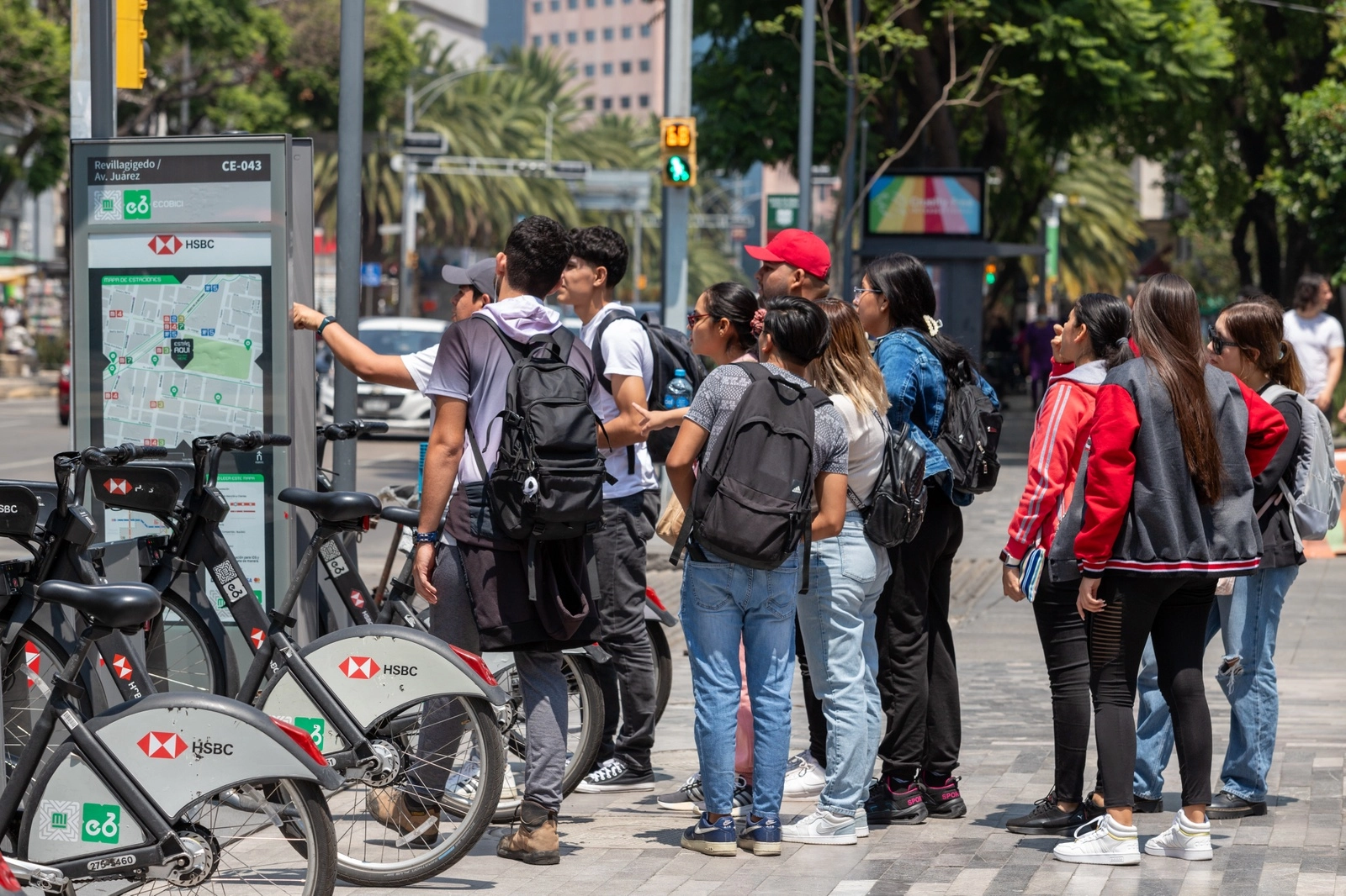 Los viajeros mexicanos cada vez buscan más y nuevos lugares para viajar y poco a poco dejan atrás los destinos más tradicionales. Foto Pablo Ramos / Archivo