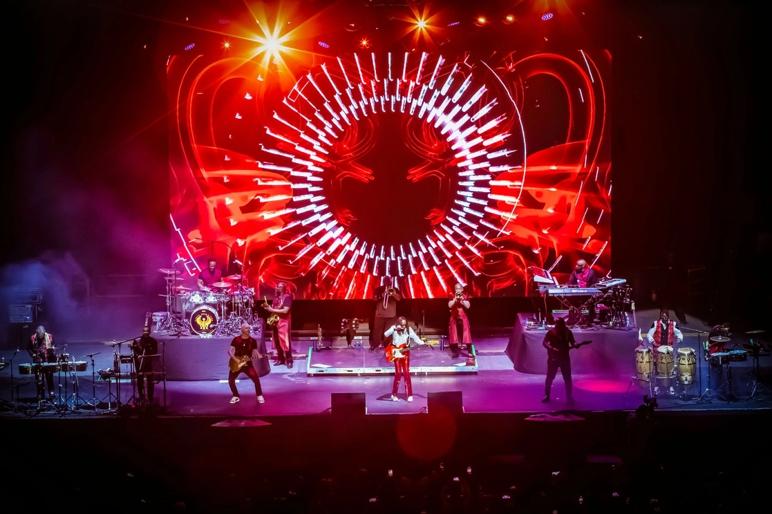 Concierto de la banda Earth, Wind & Fire en la Monumental Plaza de Toros México. Foto Ocesa /Lulú Urdapilleta