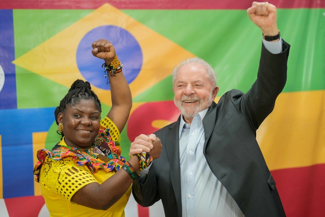 El expresidente de Brasil, Luis Inácio Lula da Silva, y la vicepresidenta electa de Colombia, Francia Márquez, durante una reunión en Sao Paulo, Brasil, el martes 26 de julio de 2022.Foto Ap