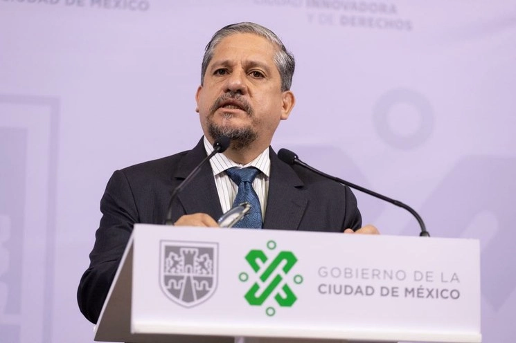 El titular de la Autoridad Educativa Federal, Luis Humberto Fernández Fuentes, en conferencia de prensa sobre el caso de la menor Fátima. Foto Pablo Ramos