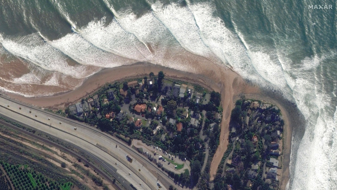 Imagen satelital del oleaje en California. Foto Afp