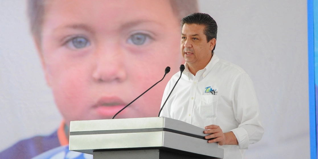 El gobernador de Tamaulipas, Francisco Javier García Cabeza de Vaca durante un evento en el municipio de Miquihuana. Foto tomada de la cuenta de Twitter @fgcabezadevaca
