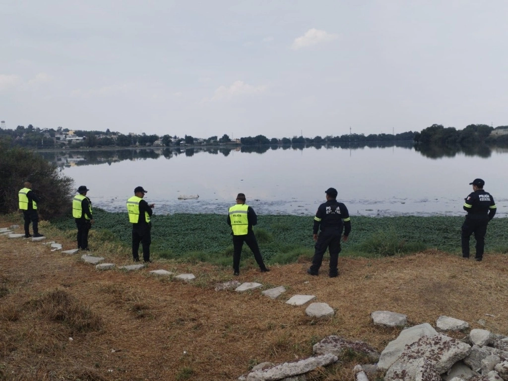 Elementos de la SSEM realizan recorridos de vigilancia en la laguna La Piedad, en Cuautitlán Izcalli ante la presencia de un cocodrilo en la zona. Foto Tomada de @SS_Edomex