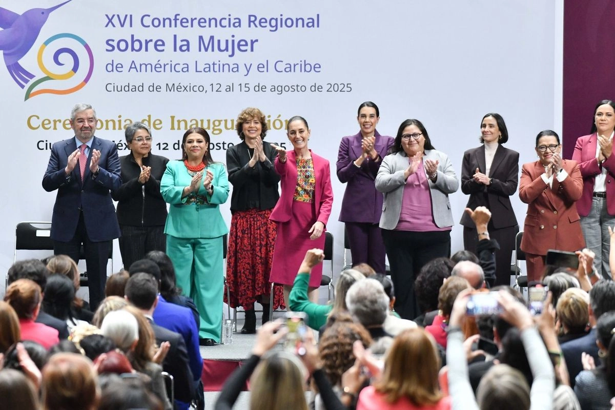 La presidenta Claudia Sheinbaum durante la ceremonia de inauguración de la XVI Conferencia Regional sobre la Mujer de América Latina y el Caribe, evento realizado en el salón Tesorería de Palacio Nacional, el 12 de agosto de 2025. Foto 
