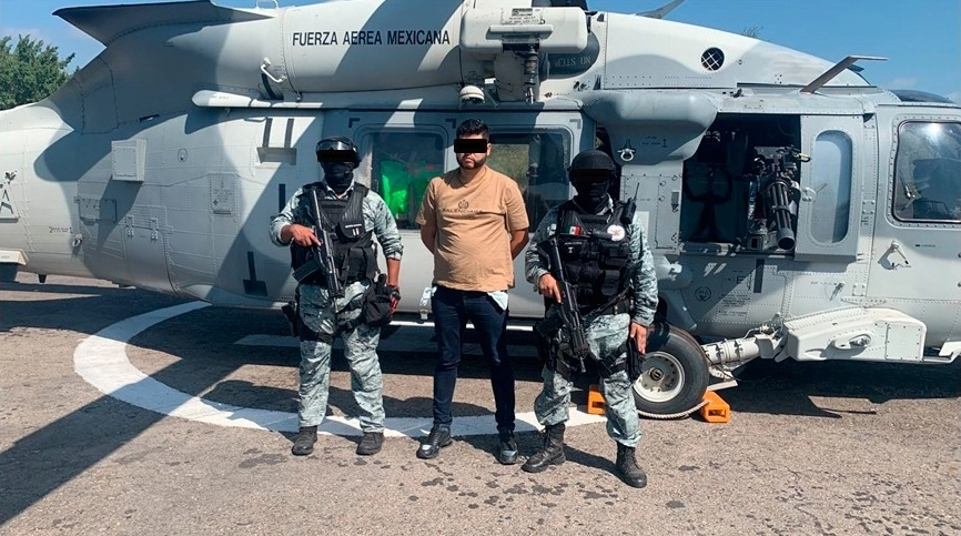 ‘El Moy’ fue detenido el pasado 22 abril durante un operativo de la Guardia Nacional y la Sedena. En esos hechos, su cuñado, Saúl Alejandro Rincón Godoy, ‘El Chopa’, resultó lesionado y posteriormente falleció en un hospital de Puerto Vallarta. Foto cortesía de la Sedena
