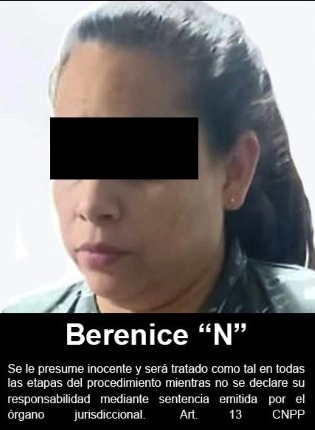 En la alcaldía Gustavo A. Madero, se cumplimentó orden de aprehensión en contra de Patricia Andrade, Moisés González y Berenice Núñez; en el lugar se aseguraron un arma de fuego, 47 cartuchos, dos sellos, tres libretas, una tableta, una laptop, cuatro teléfonos celulares, un frasco que contenía polvo color rosa y numerario en moneda nacional. Foto @FGRMexico