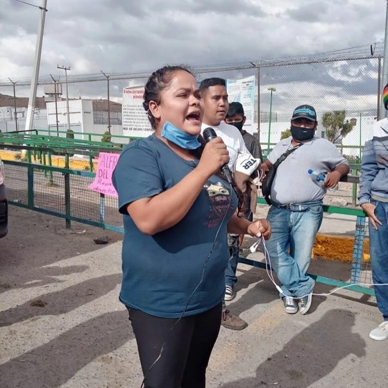 Kenia Inés Hernández Montalván da un mensaje luego de su excarcelación del penal de Chiconautla. Foto tomada del Facebook cdhzl.ZeferinoLadrillero