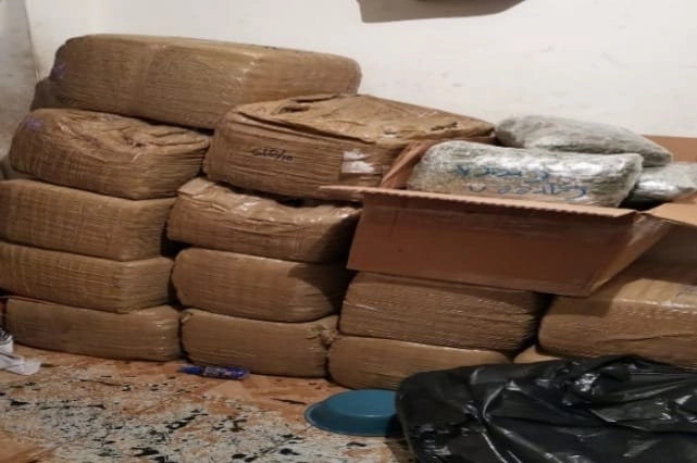 En los cateos para su detención se localizaron aproximadamente 652 kilos de mariguana, 15 gramos de clorhidrato de metanfetamina y 13 mililitros del psicotrópico tetrahidrocannabinol Delta 9. Foto cortesía FGR 